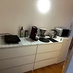 , Ruhig Gute Messe Anbindung,parkplaetze & Top- Oeffentliche Verkehrsmittel Zur Und Messe Apartment *