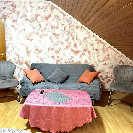 , Ruhig Gute Messe Anbindung,parkplaetze & Top- Oeffentliche Verkehrsmittel Zur Und Messe Lägenhet