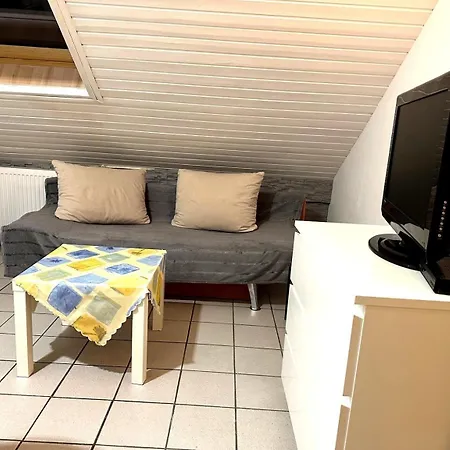 Apartmán , Ruhig Gute Messe Anbindung,parkplaetze & Top- Oeffentliche Verkehrsmittel Zur Und Messe Düsseldorf