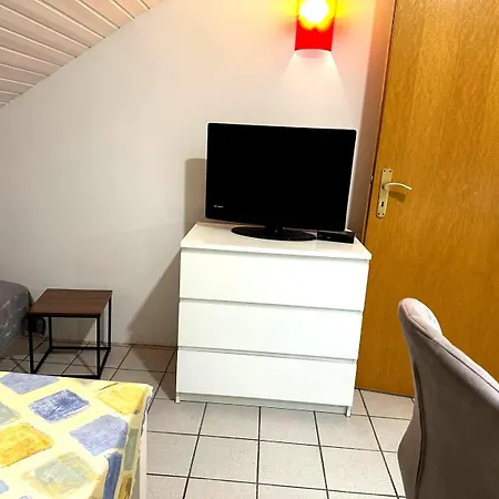 Apartamento Düsseldorf ruhige Unterkunft, Parkplätze&Top- Anbindung zur City&Messe Düsseldorf