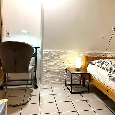 , Ruhig Gute Messe Anbindung,parkplaetze & Top- Oeffentliche Verkehrsmittel Zur Und Messe Apartament *
