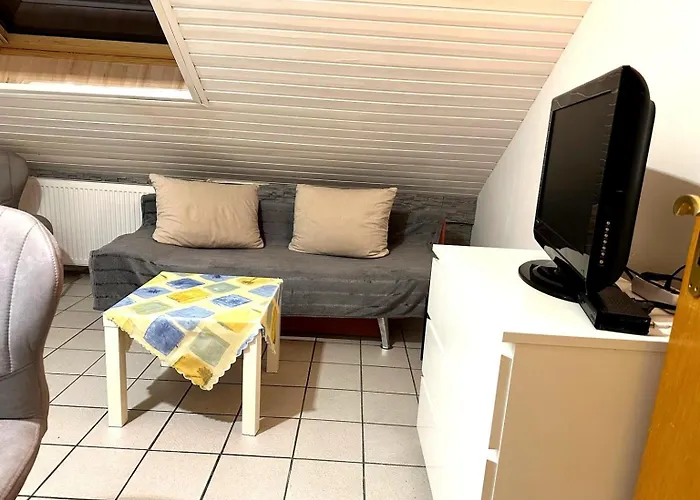 Apartament , Ruhig Gute Messe Anbindung,parkplaetze & Top- Oeffentliche Verkehrsmittel Zur Und Messe Düsseldorf